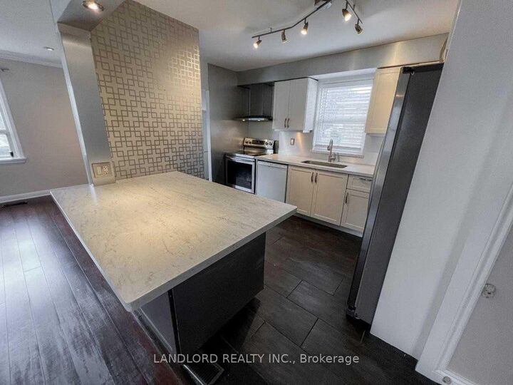 Property Photo:  220 Ellington Drive Main  ON M1R 3Y4 