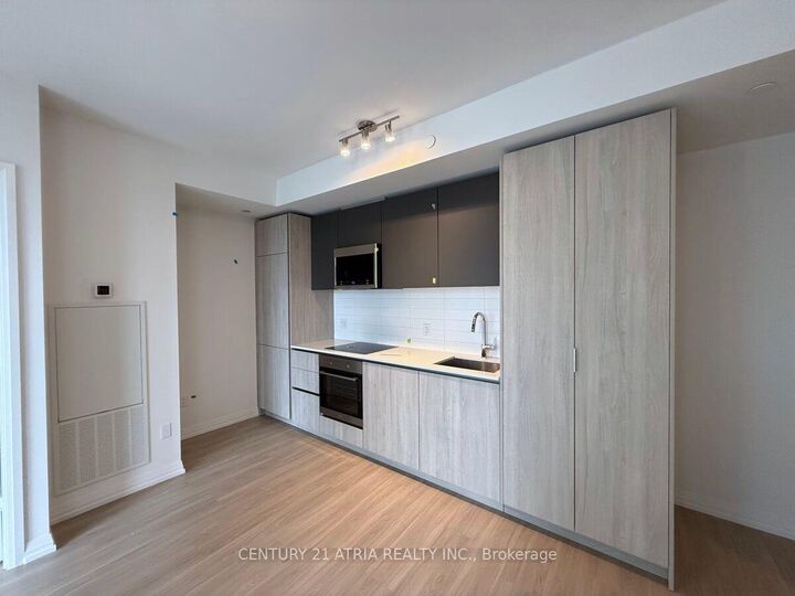 Property Photo: 8 Widmer Street Lph01 ON M5V 2E7
