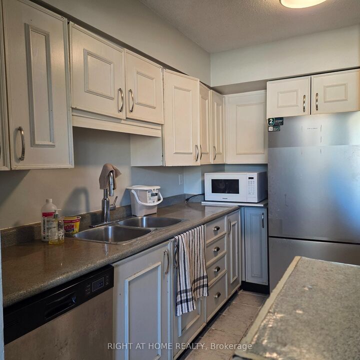 Property Photo: 454 Centre Street 410 ON L1H 4C2