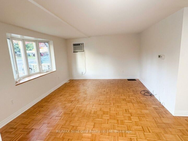 Property Photo:  42 Emery Street W  ON N6J 1R6 