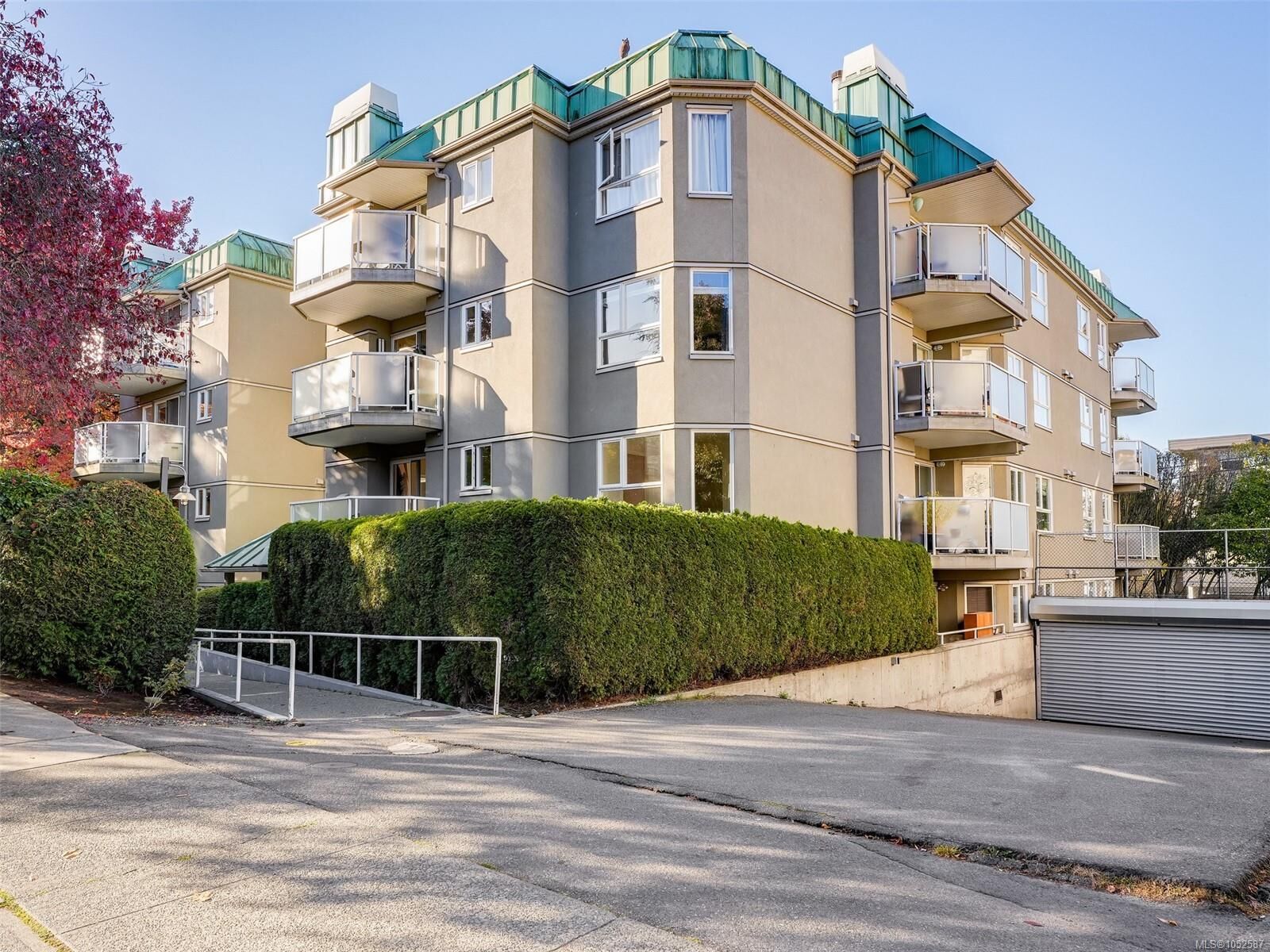 Property Photo:  2520 Wark St #114  BC V8T 5G6 
