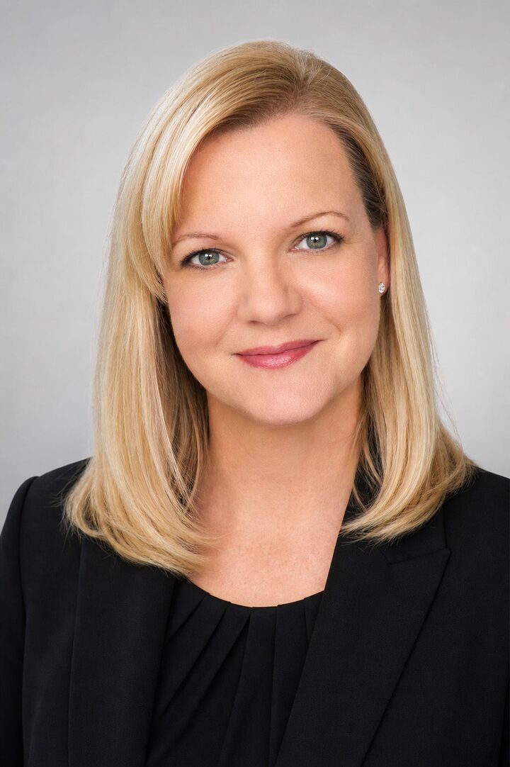 Alicia Long, Real Estate Salesperson in Urbandale, Signature Real Estate