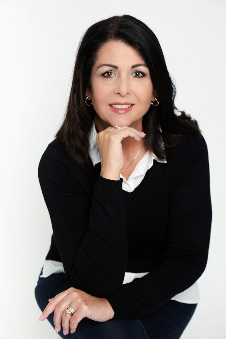 Lisa Cooper, Real Estate Salesperson in Vancouver, Knipe Realty ERA Powered