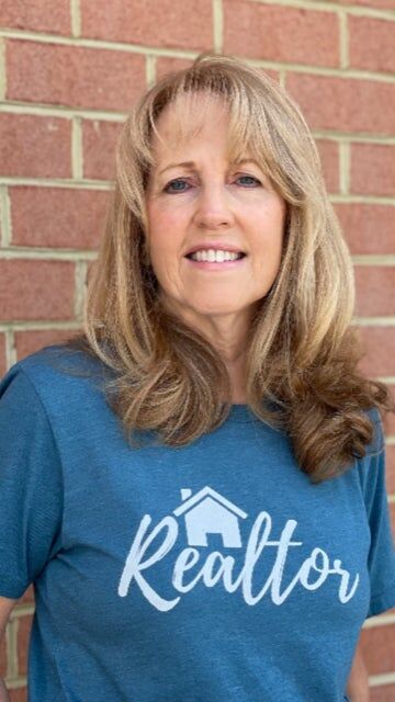 Donna Lewis, Real Estate Salesperson in Virginia Beach, Premier