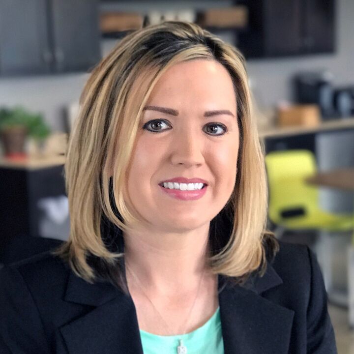 Nicole Pett, Real Estate Salesperson in Ames, Signature Real Estate