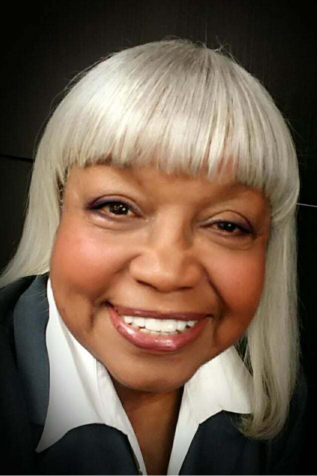 Brenda Wallace, Real Estate Salesperson in Plymouth, Professionals