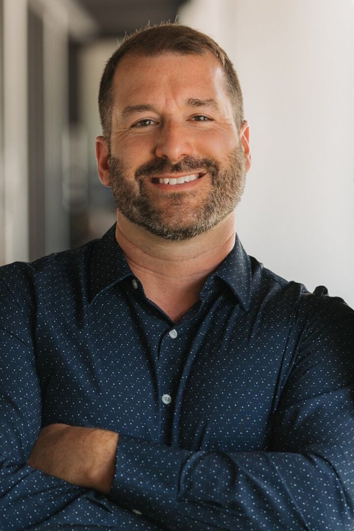 Jonny Dicesaris,  in Columbus, Kennon & Parker