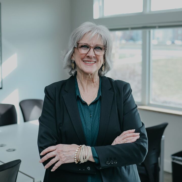 Christine Barrows, Real Estate Salesperson in Urbandale, Signature Real Estate