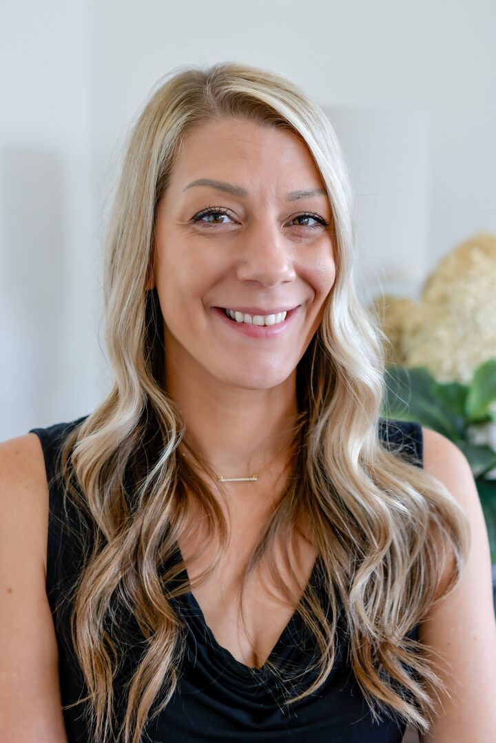 Elyse Thulin,  in Long Beach Township, Murphy & Co.