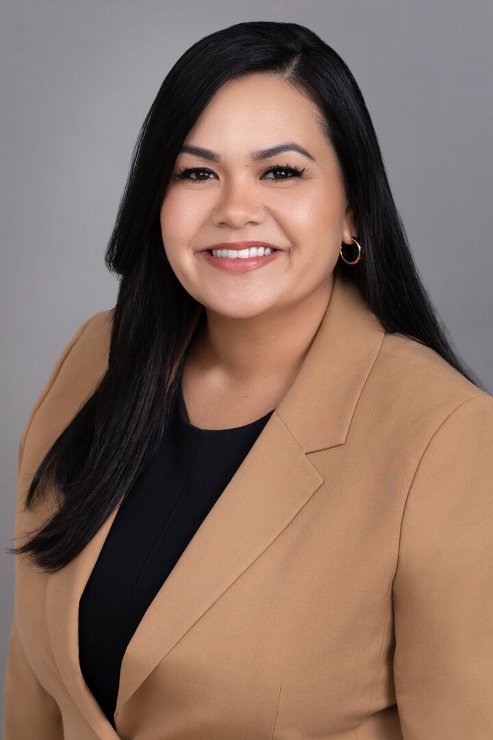 Dezire Moniz, REALTOR® in Ewa Beach, Refined