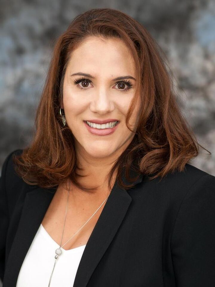 Niky Luna, Real Estate Salesperson in Moreno Valley, Town & Country