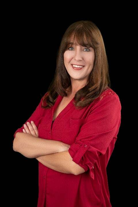 Danielle Todd, Real Estate Broker/Real Estate Salesperson in Canyon Lake, Associated Brokers Realty