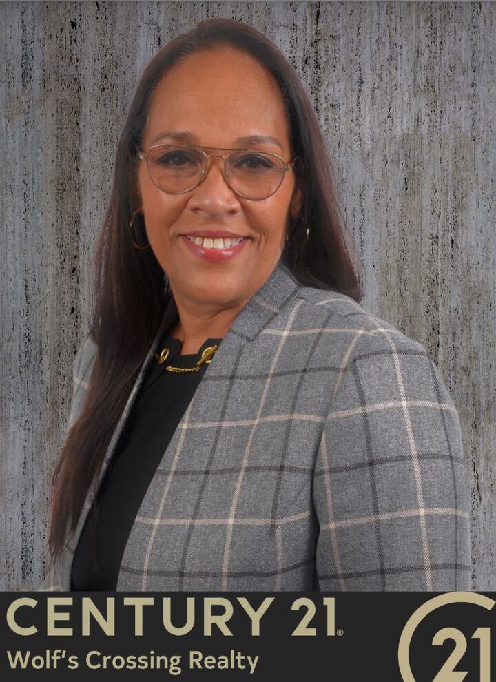 Elizabeth Cruz, Real Estate Salesperson in Saint Cloud, Wolf's Crossing Realty