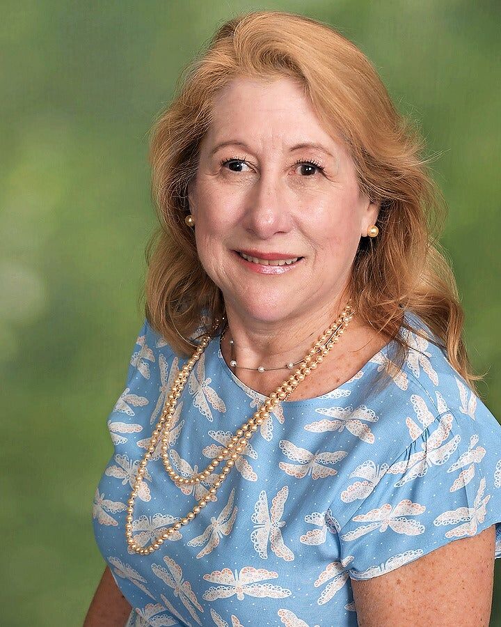 Suzanne Surles, Real Estate Salesperson in Fredericksburg, Elite