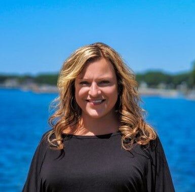 Jennifer Burr, Broker/Sales Representative in Boyne City, Schmidt Realtors