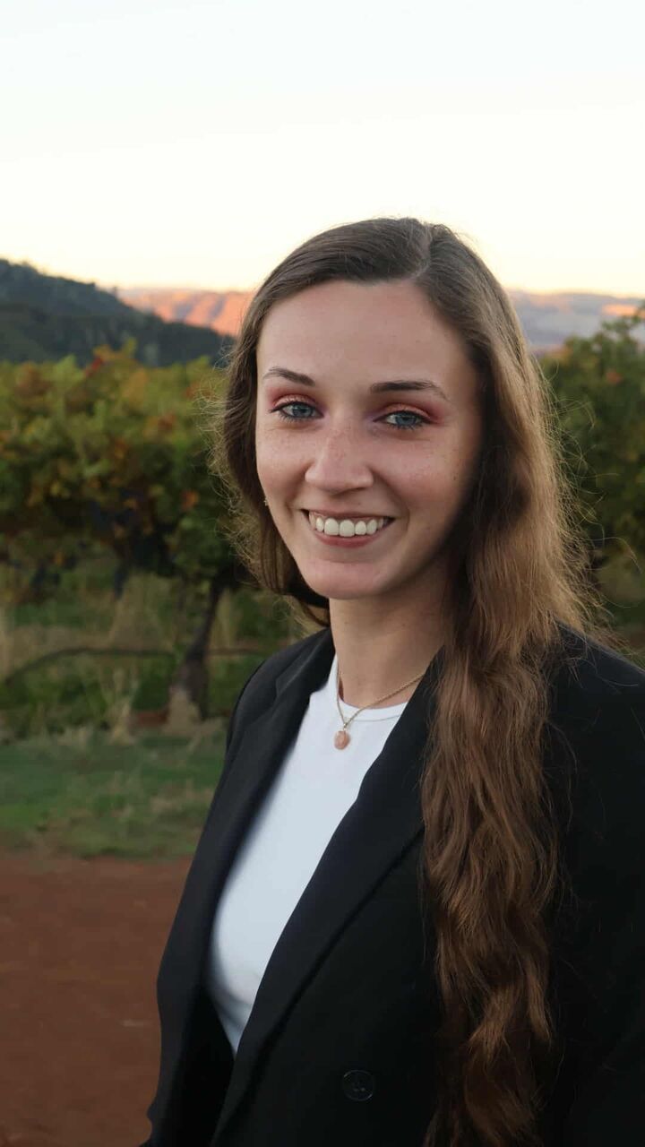 Katrina Hampton, Salesperson in Lakeport, Epic