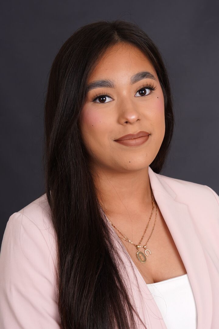 Leslie Medina,  in Oswego, john greene Realtor