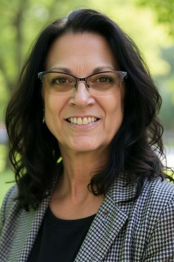 Miriam Olsen, Real Estate Salesperson in Okemos, Professionals