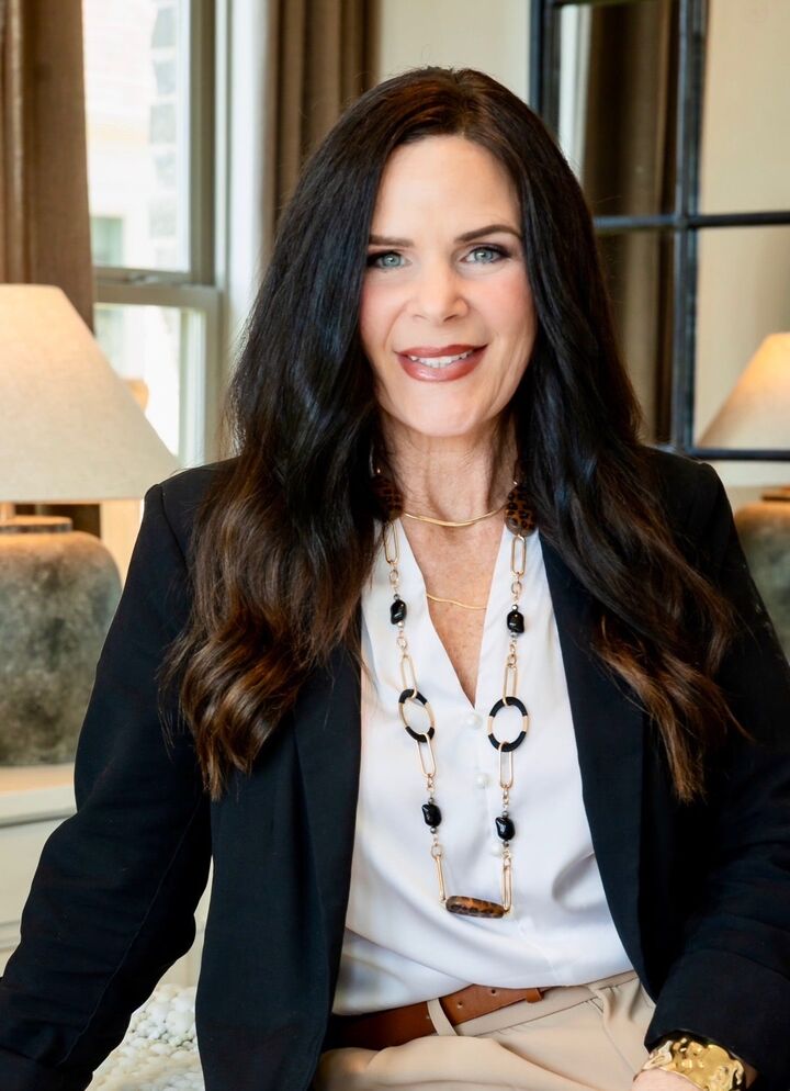 Gena Offill,  in Van Alstyne, Crew