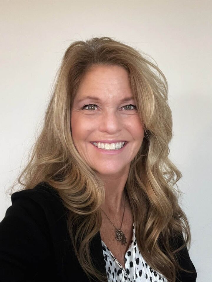 Kristen VanDeventer, Real Estate Salesperson in Holt, Affiliated