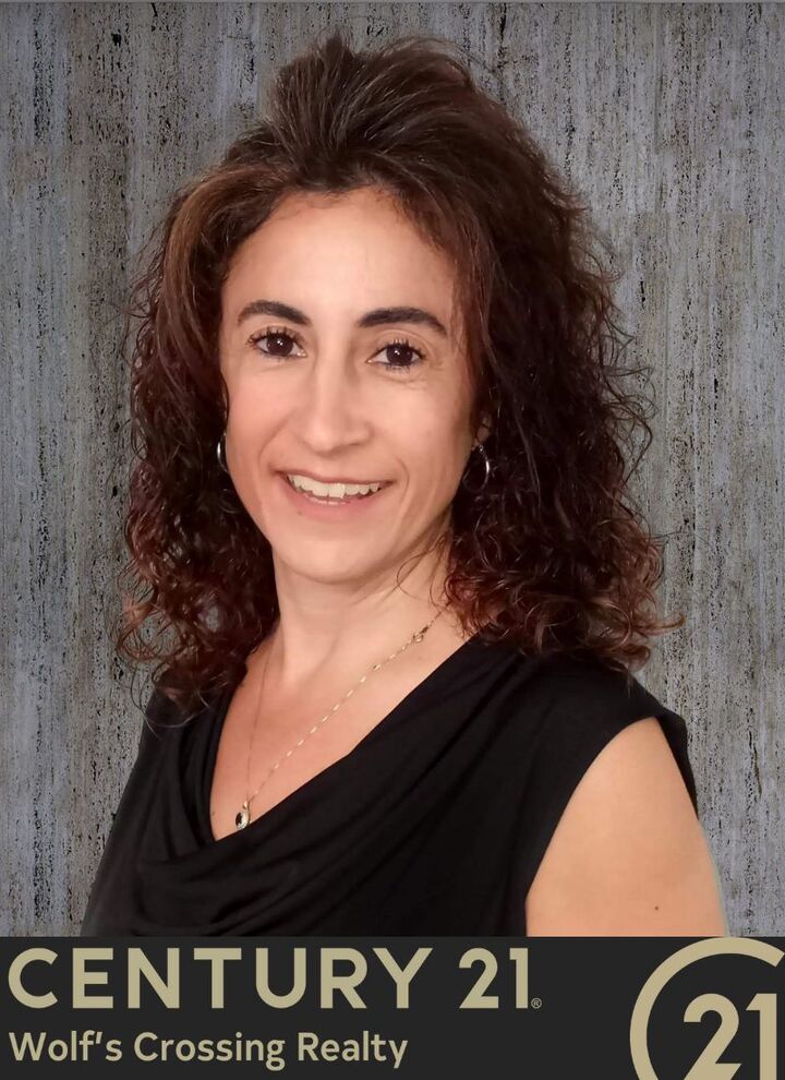 Stephanie Florez, Real Estate Salesperson in Saint Cloud, Wolf's Crossing Realty