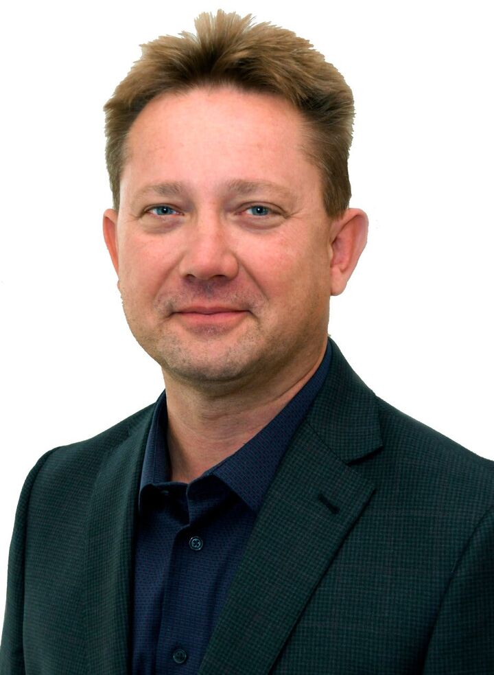 Piotr Rogalski, Associate Real Estate Broker in Orland Park, Circle