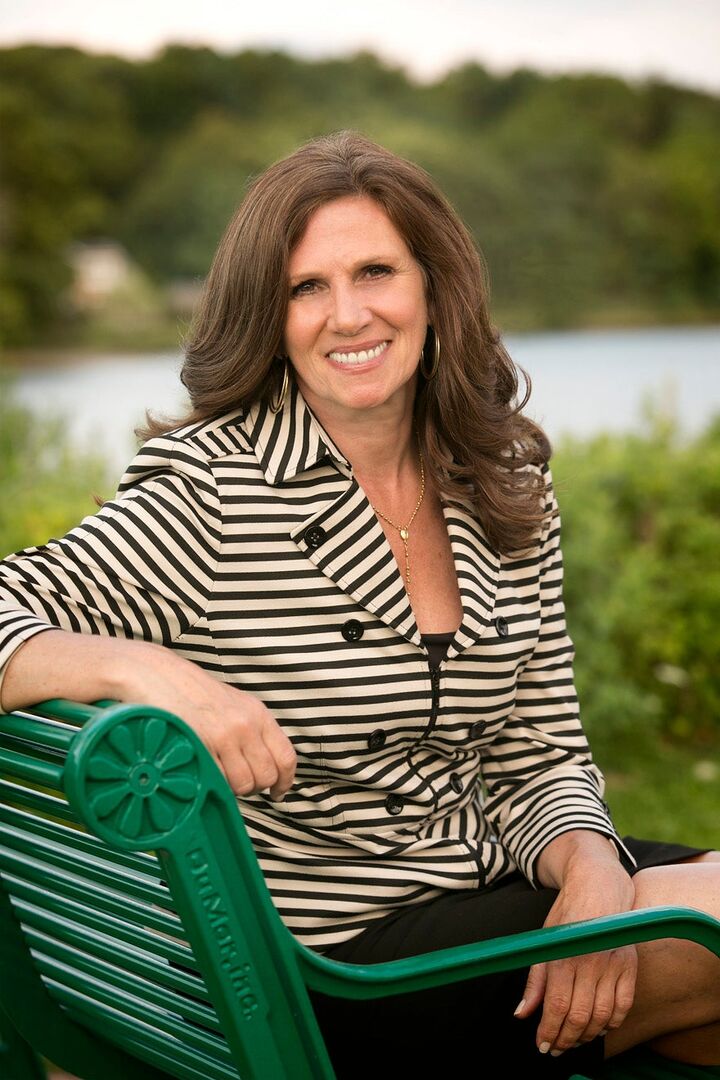Midge Walsh,  in Huntington, Realty Connect
