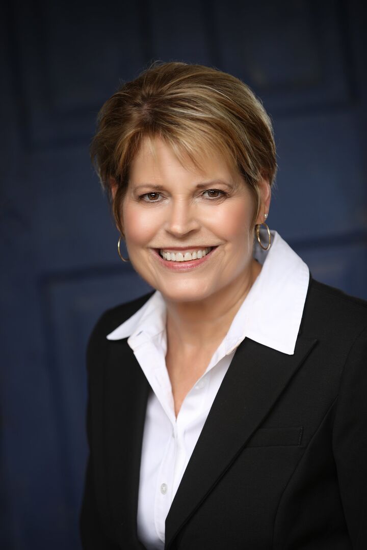 Lee Ann Yartz, Real Estate Broker in Leawood, Kansas City Homes