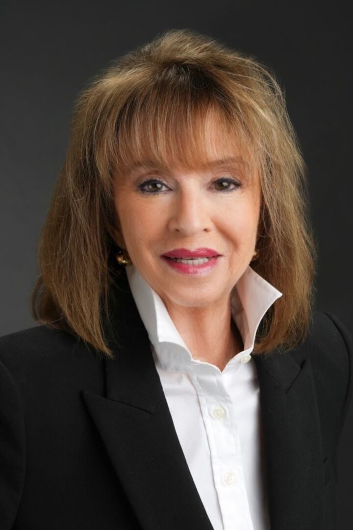 Patty Riley, Real Estate Salesperson in Grosse Pointe Farms, Professionals