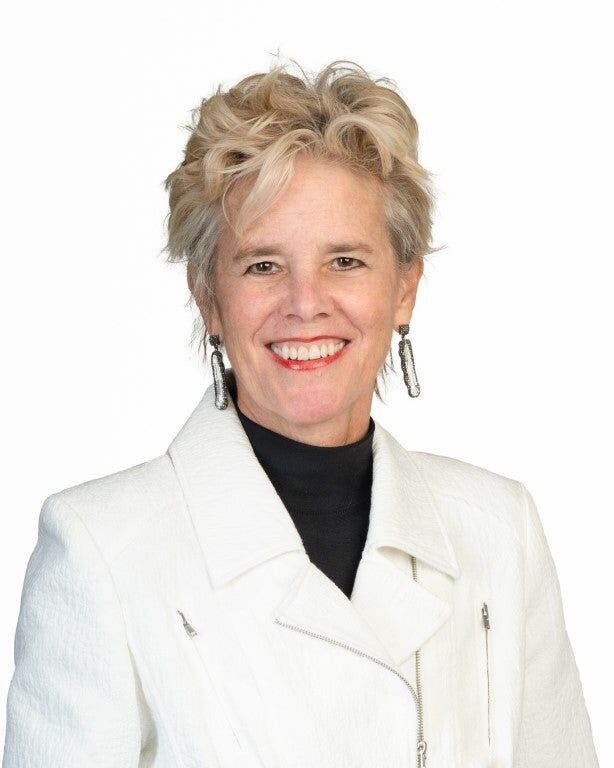 Andrea Crossman, Real Estate Broker/Real Estate Salesperson in Holland, Schmidt Realtors