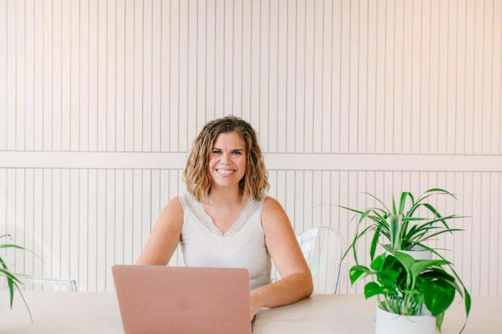 Lindsay Ohmer, Real Estate Broker in Indianapolis, Scheetz