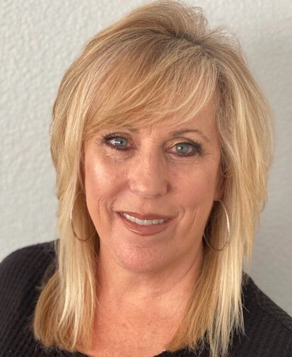 Julie Jones, Real Estate Salesperson in Murrieta, Associated Brokers Realty