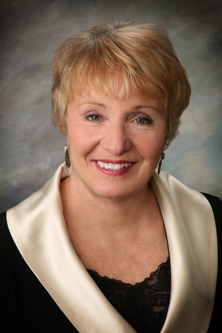 Arlene Lloyd, Real Estate Salesperson in Glendale, Hallmark Realty
