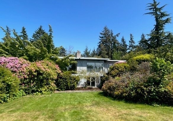 Property Photo:  822 Crown Drive  WA 98203 