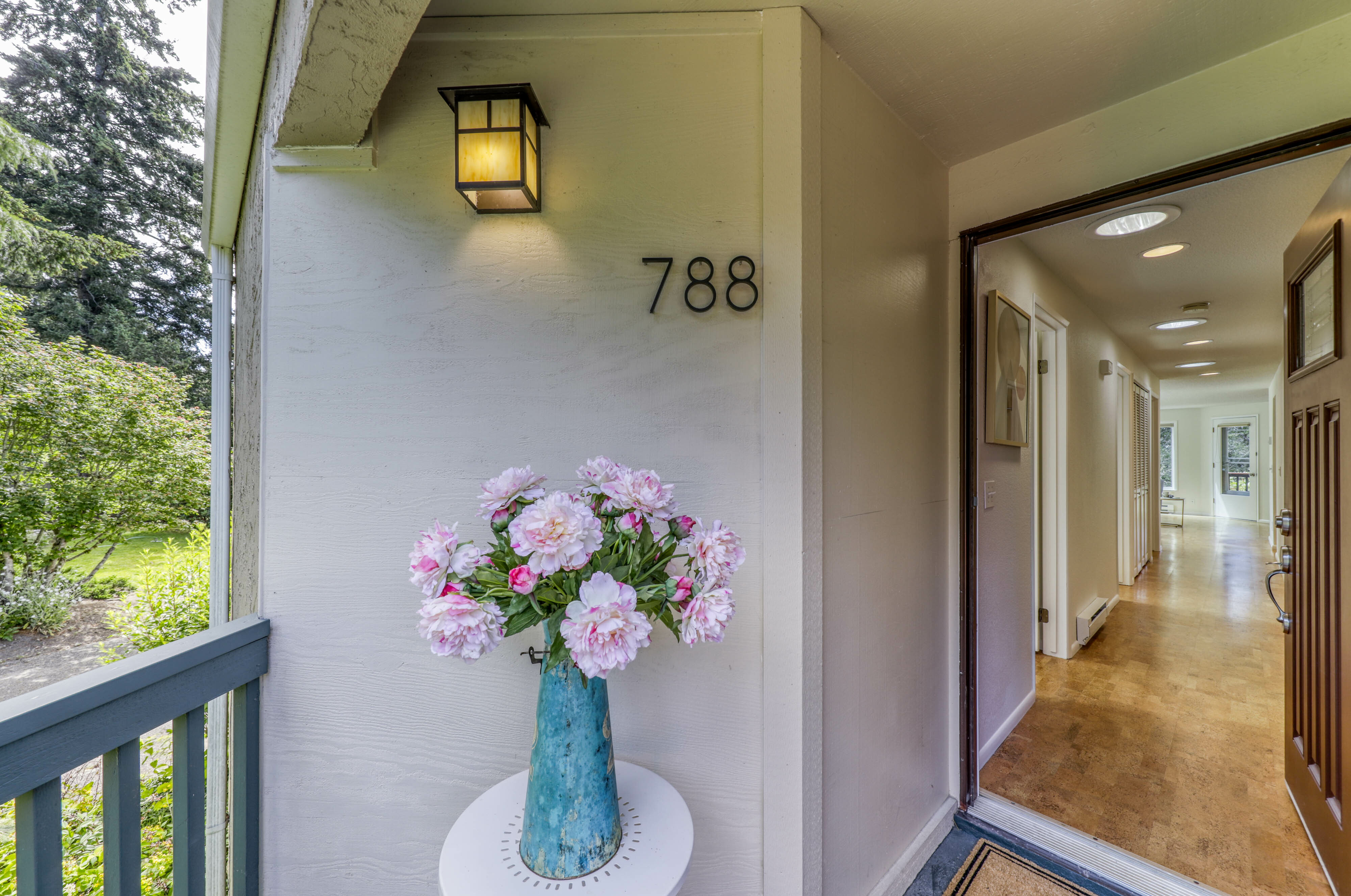 Property Photo:  788 Madison Avenue N  WA 98110 