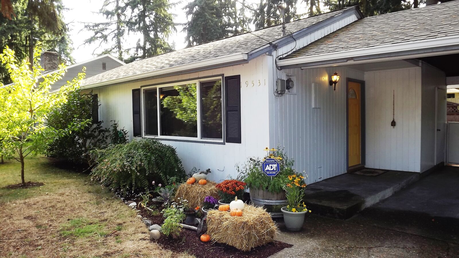 Property Photo: 19531 7th Ave NE WA 98155