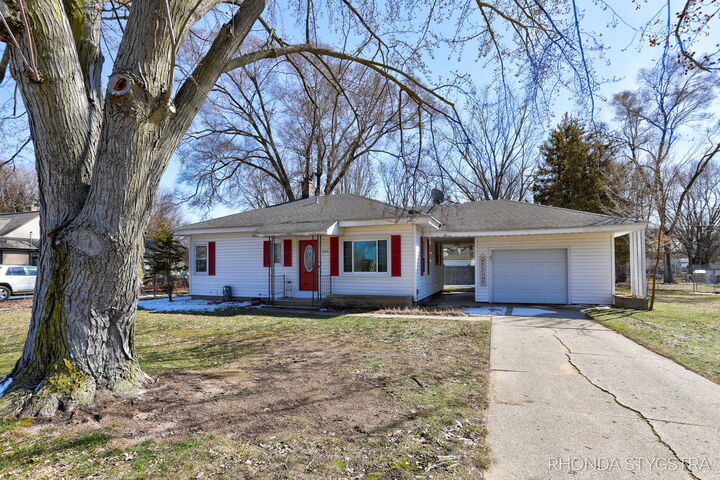 Property Photo: 890 Paw Paw Drive MI 49423