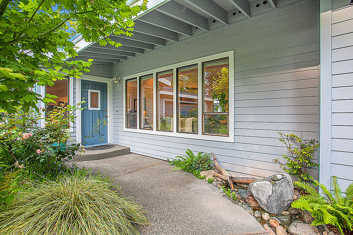 Property Photo:  23625 Woodway Park Rd  WA 98020 