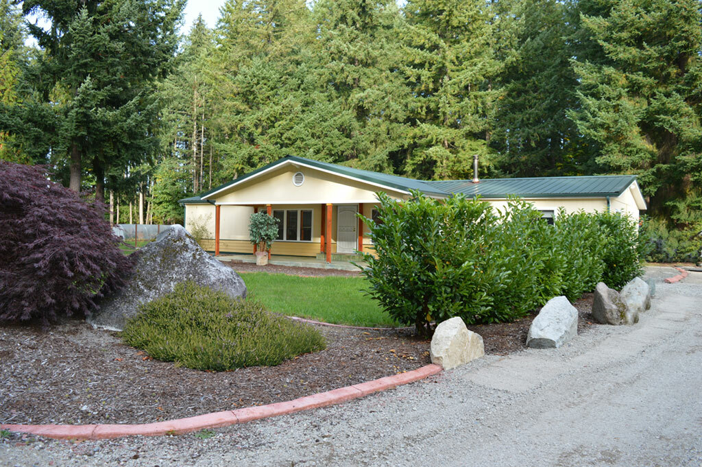 Property Photo: 15330 Lindsay Rd SE WA 98597