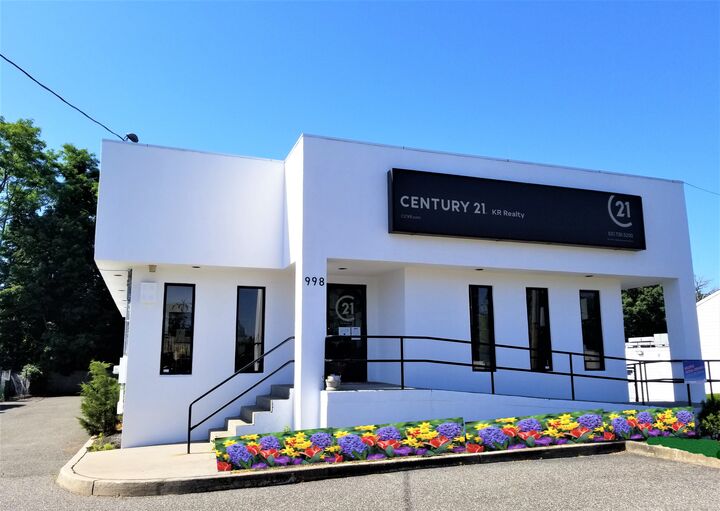 KR Realty,Selden,Kr Realty