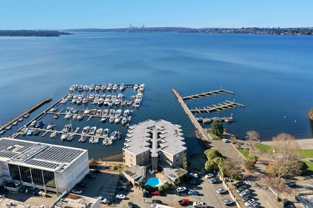 Property Photo:  65  Kirkland  WA 98034 