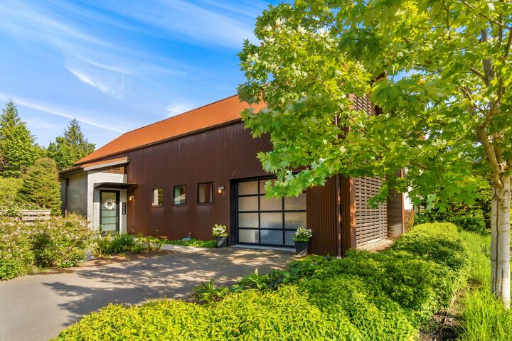 Property Photo:  4670  Flying Goat Avenue NE  WA 98110 