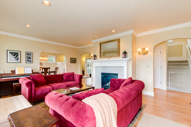 Property Photo: Living room 1509 Lake Washington Blvd S  WA 98144 