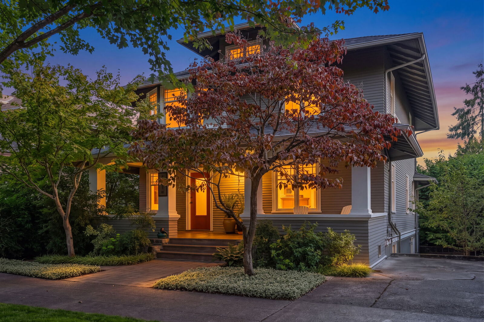 Property Photo:  142  30th Avenue  WA 98122 