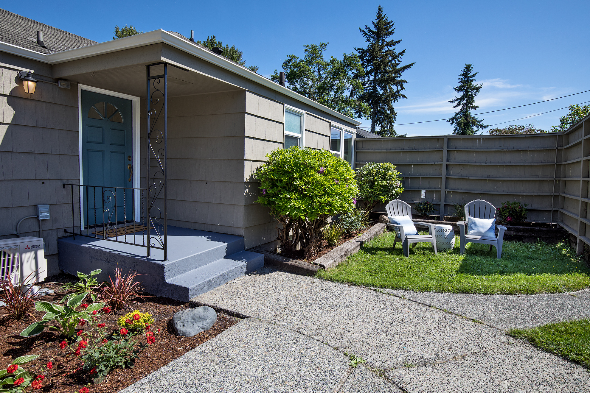 Property Photo:  4516 NE 54th St  WA 98105 