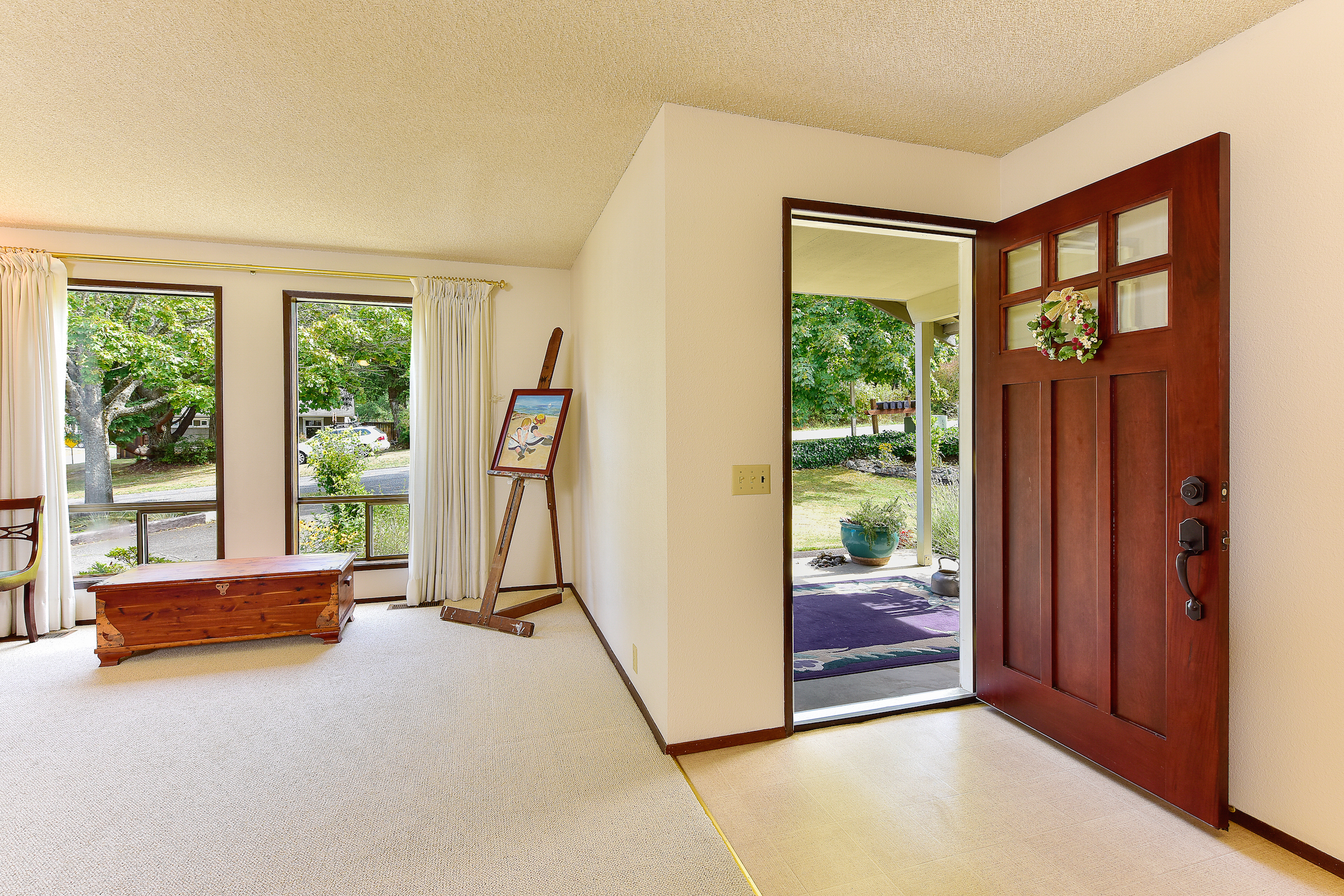 Property Photo: Family room 704 40th St WA 98226
