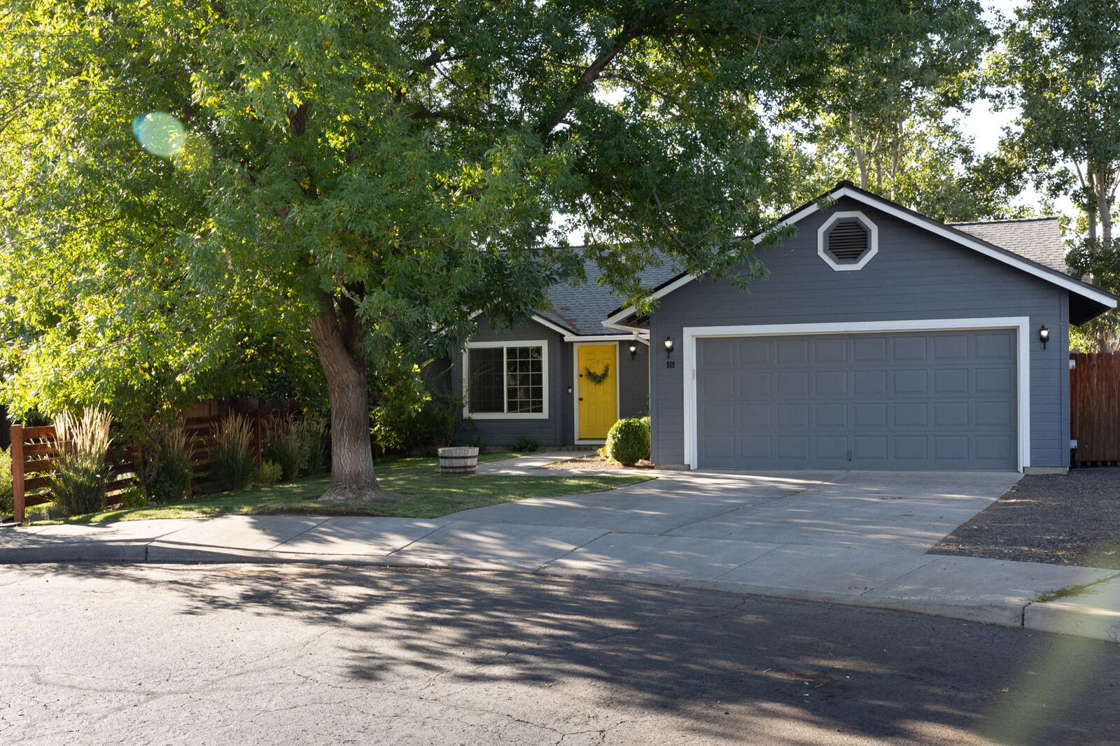 Property Photo: 919 NW 20th Court OR 97756