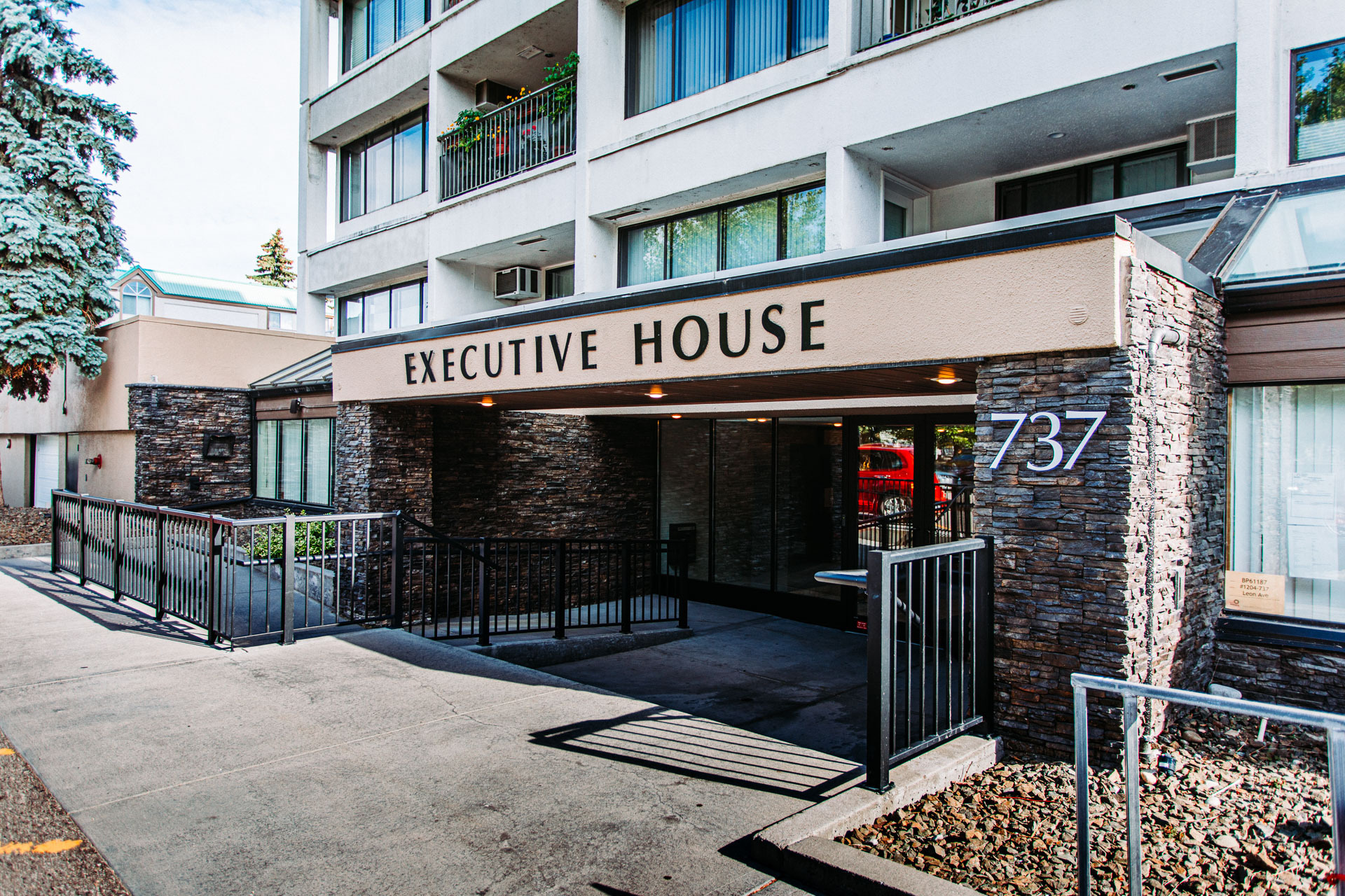 Property Photo: 737 Leon Avenue 608 BC V1Y 8L6