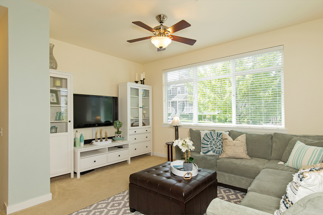 Property Photo: Living room 2316 NE Park Dr  WA 98029 