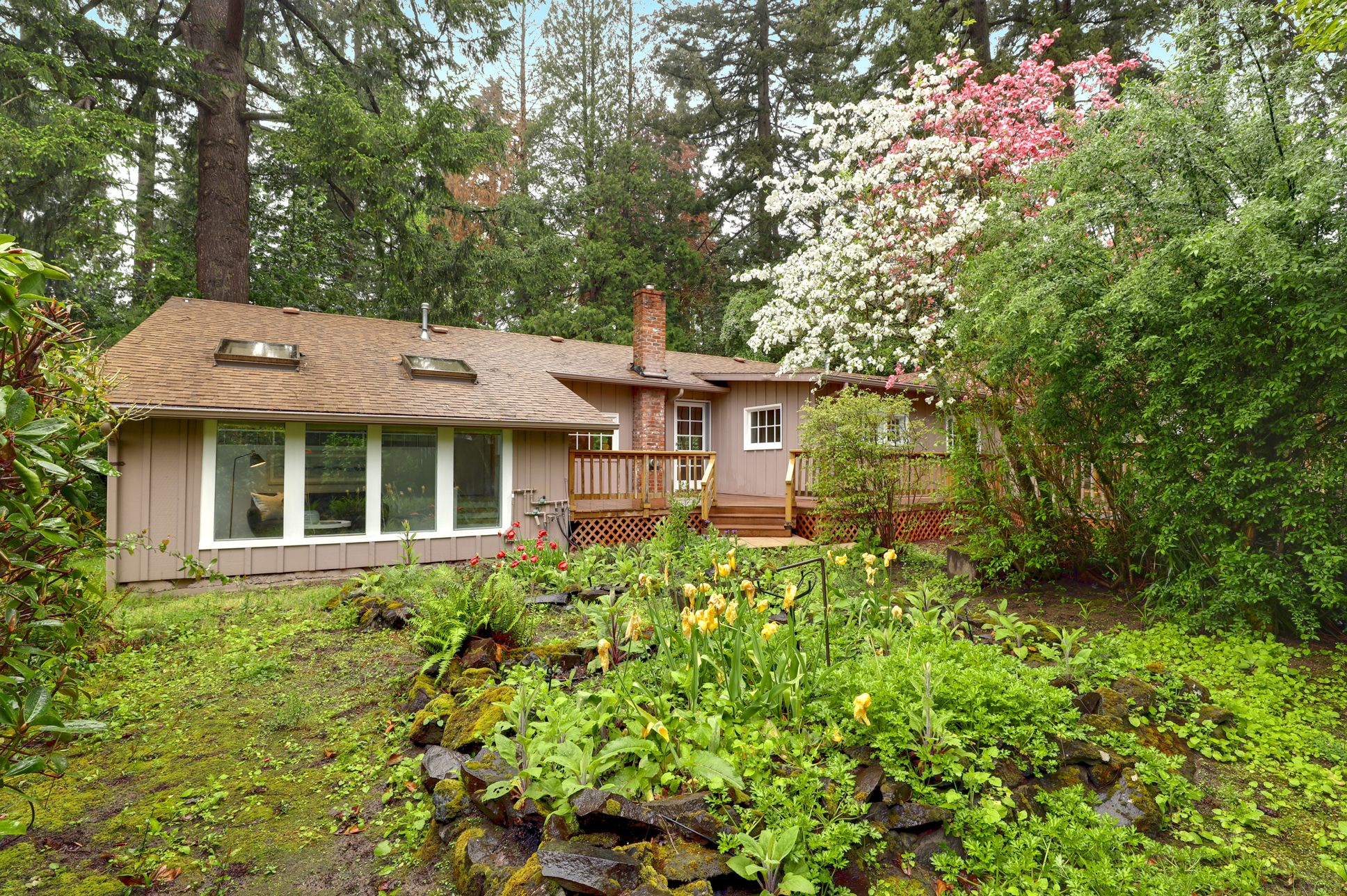 Property Photo:  1404 SE River Forest Rd  OR 97267 